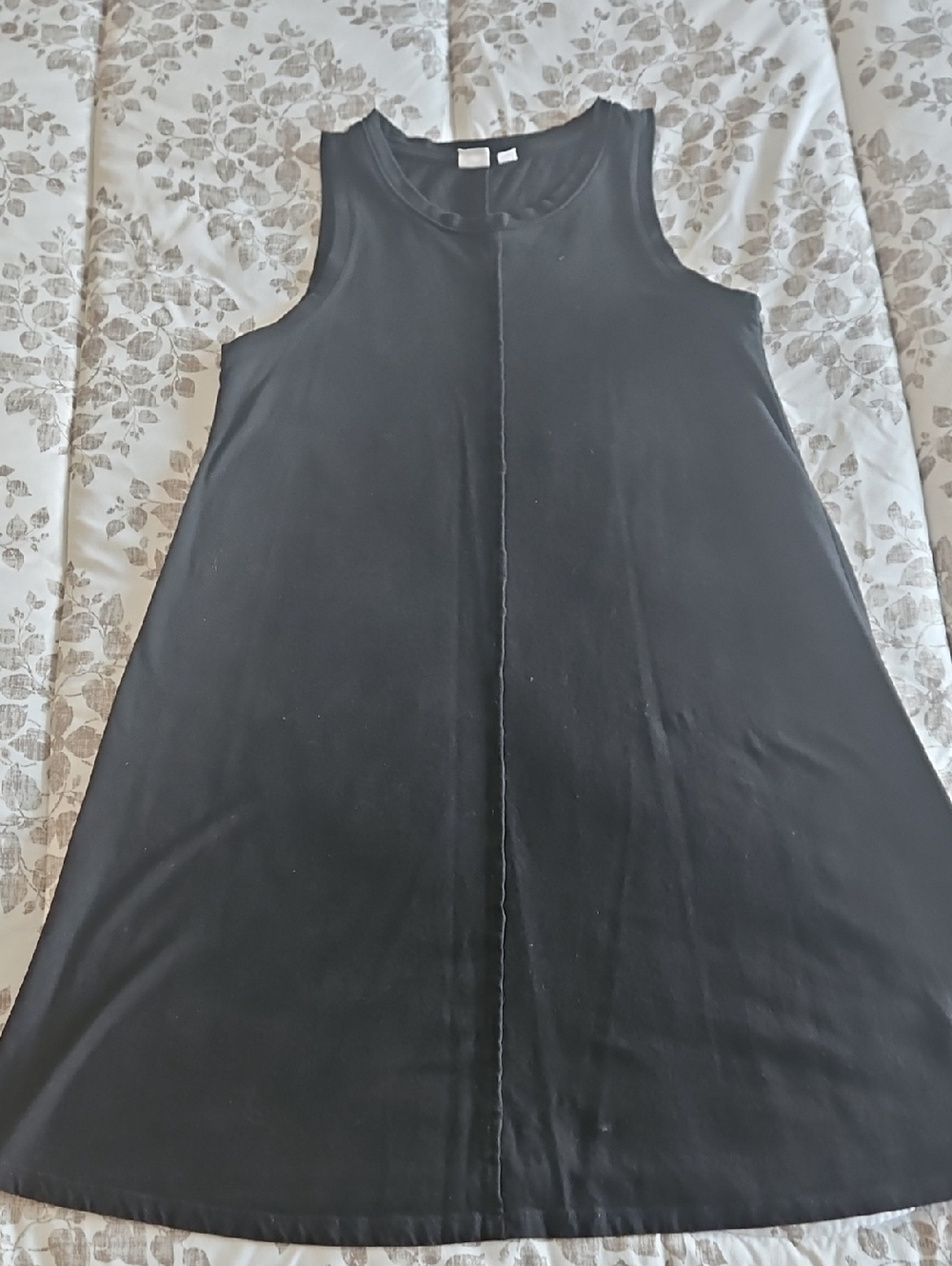 GAP Black Crewneck Top - Sleeveless